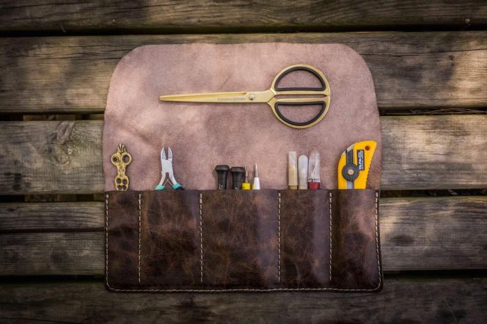 Įrankių odinis dėklas + įspausti inicialai  - Praktiškos dovanos vyrams vyrui tėčiui krepšys