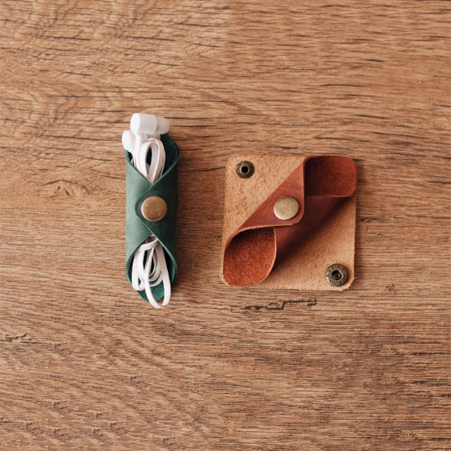Ausinukų dėklas - smulkios minimalistinės praktiškos dovanos prie telefono