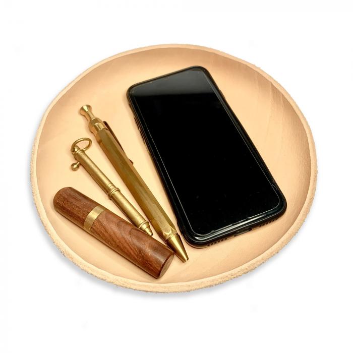 Natūralios odos dėklas raktams telefonui - Darbastalio raktinė (18-62 eur) + Inicialai