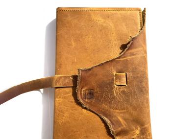 odine su juostele vintazine retro senoviska sendinta uzrasine aplankas burtu knyga magic book spell book RPG LARP D and D is naturalios tikros odos dovana fantastui geiemriui dienorastis uzrasine