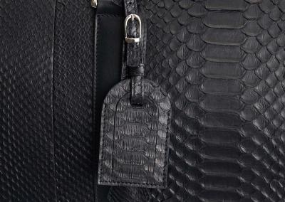 pitono odos juodas       krepsys is odos