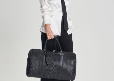 pitono odos juodas moteriskas  krepsys tase  komandiruotems sportui atostogoms prabangi dovana moterims zmonai  verslininkui zmogui kuris viska turi