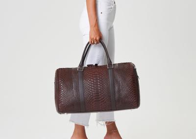 pitono odos moteri snesasi keionini krepsi komandiruotems