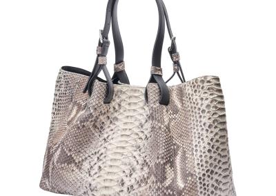 Baltos  spalvos  pitono odos rankine is tikros gyvates odos premium delux dovana gimtadinio jubiliejaus proga zmonai mamai dukrai moterims kaledoms