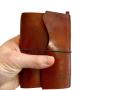 A7 odinis tikros  odos vintazine meniska senoviska old style  retro  uzrasine su gumytemis field note skech book baltais lapais dovana vaikinui zmonai merginai dailininkui menininkei naturalios odos daukartinis virselis